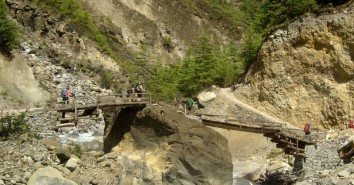 tilicho walking